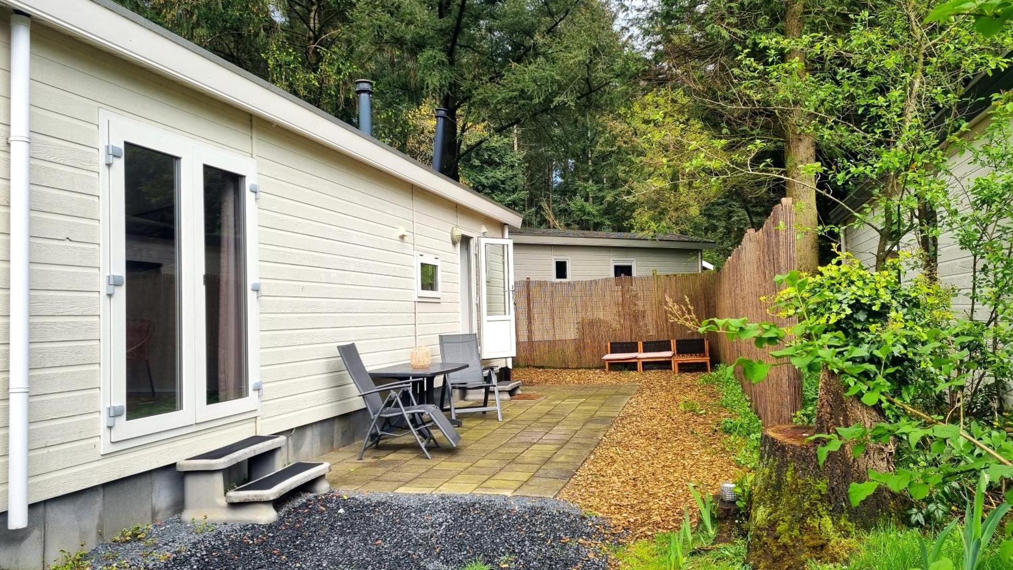 Gezellig Gemoderniseerd Chalet Op De Veluwe Putten Eksteriør billede